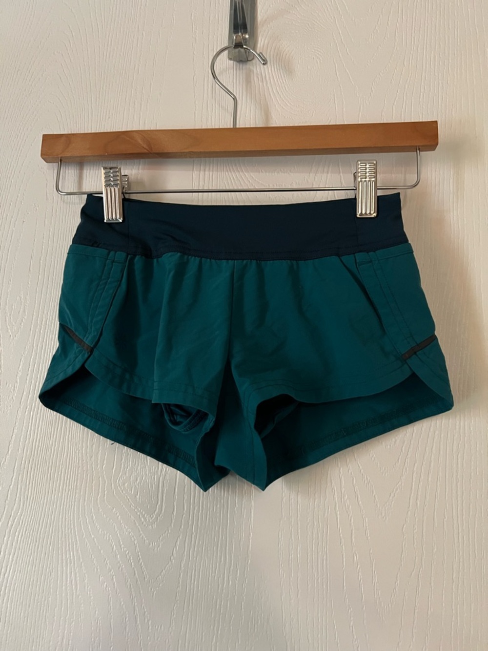 Athleta Girl Run The World Shorts Grey Green Gray  Sz XS 6